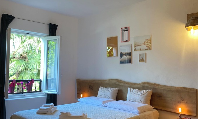 Orta San Giulio Appartement | The Pink House of Riso Amaro In the painted village Legro of Orta San Giulio
