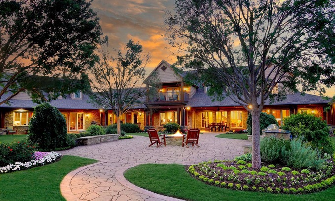 Waukomis Maison | The Pioneer House at Buffalo Point