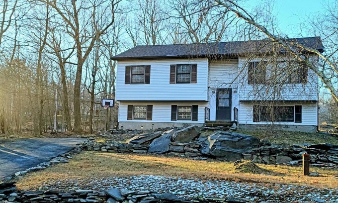 Pocono Mountain Lake Maison | The Pocono's Retreat with a Gameroom, Firepit, and Lake
