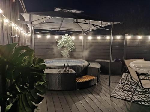 Bawnboy Appartement | The POD Unique & Stylish Luxury Accommodation With Hot Tub