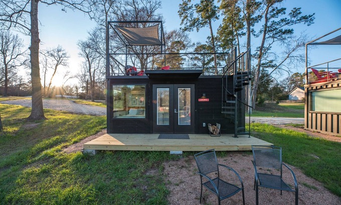 Willis Cabine | The Point: 2 mins to Lake Conroe! Rooftop deck, Heated Pool, Fire Pit