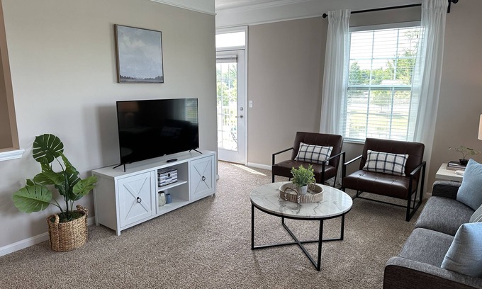 Westerville Appartement | The Pondview Perch | Fast WiFi | Washer/Dryer!