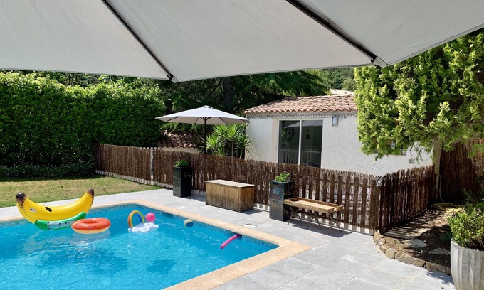 Valbonne Appartement | Le Pool House Valbonne, studio moderne et lumineux climatisé et parking à 5mn du village.