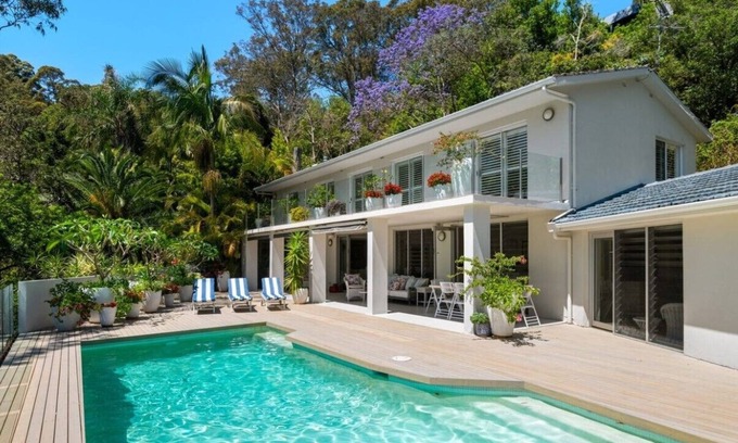 Clareville Maison | The Pool House with Dazzling Views & 2 minutes to Claireville Beach