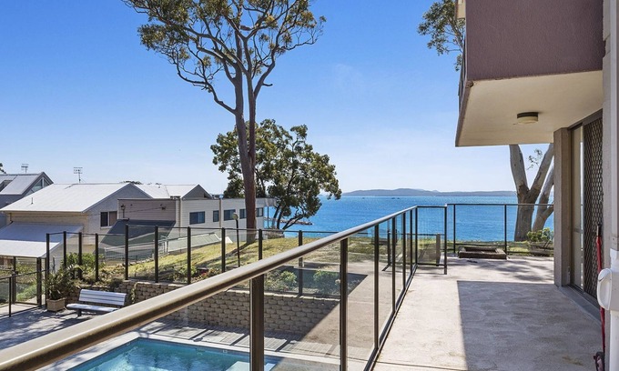 Nelson Bay Appartement | The Poplars, 2,36 Magnus Street - Comfortable Unit With Air Conditioning and Wi-Fi