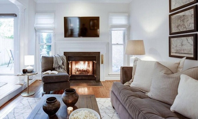 West End Maison | The Potomac - Friendly Townhouse Near DC & Old Town - 3 En-Suite Baths