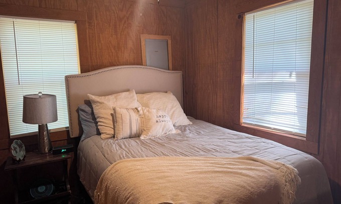 Oakland Cabine | The Presidential Suite, Enid Lake, Ole Miss, Crappie Fishing, ATV, Hunting
