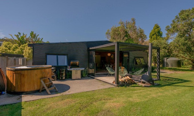 Kuaotunu Maison | The Pumpkin Shed - Kuaotunu Holiday Home