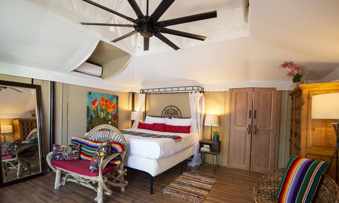 Tucson Maison | The Purple Coyote Compound - King Beds CAZTUOR2649