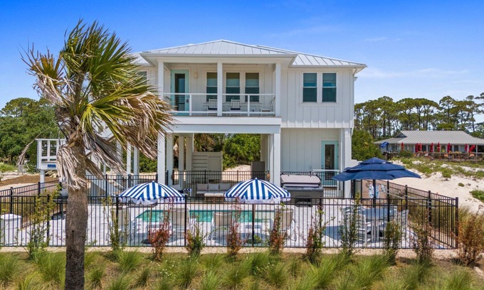 East End Maison | The Quarterdeck private pool with beach access