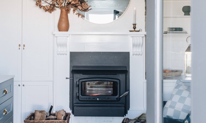 Primrose Valley Appartement | The Quarters: Stone Studio Retreat with Fireplace