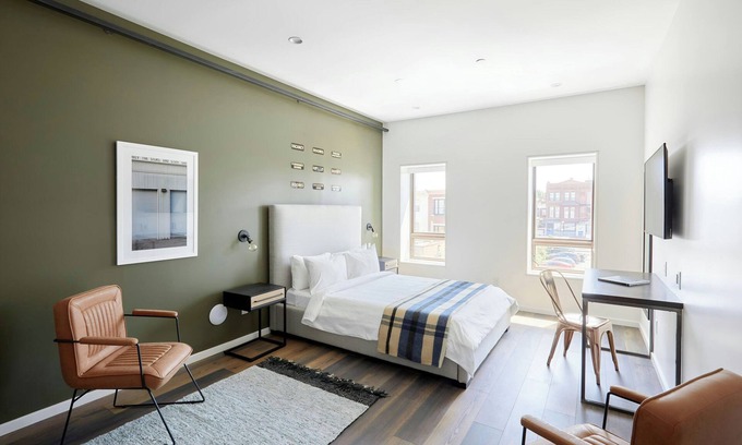 Queen Village Hôtel | Sonder The Queen