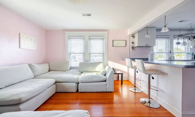 Winchester Appartement | The Queen of Winchester Three Bedroom with Upper Level Deck