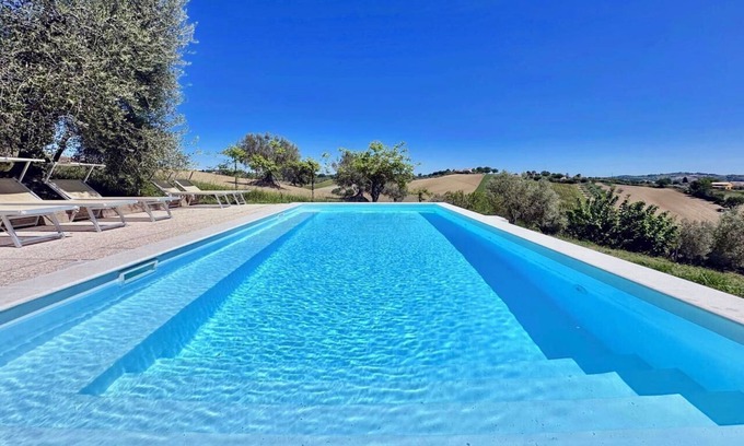 Bettolelle Maison | Ferme historique avec piscine, barbecue, salle de sport, oliveraie à Senigallia - la Quercia