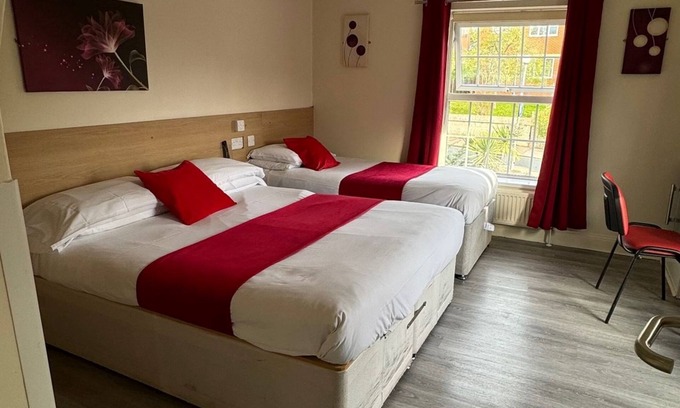 Colchester Maison | The Railway Sleeper Lodge