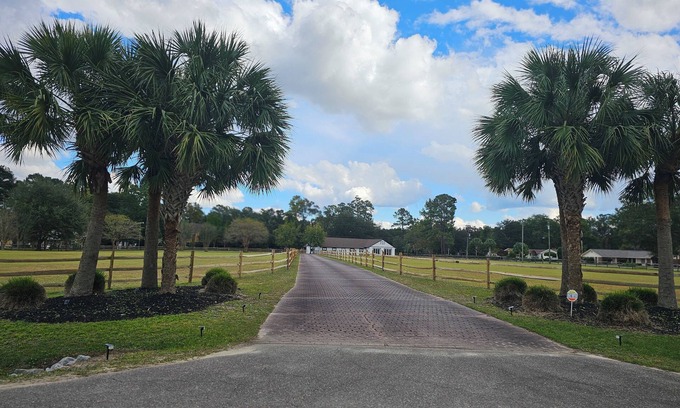 Socastee Maison | The Ranch: A Spacious 5-Bedroom Home with Pool in Quiet Neighborhood