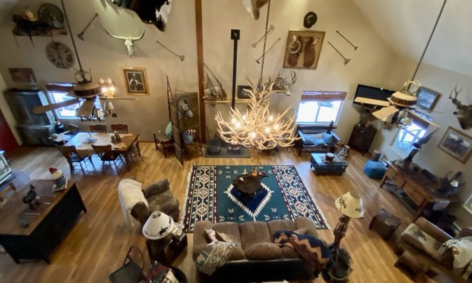 Paradise Valley Maison | The Rancher’s Cabin: restful & historic
