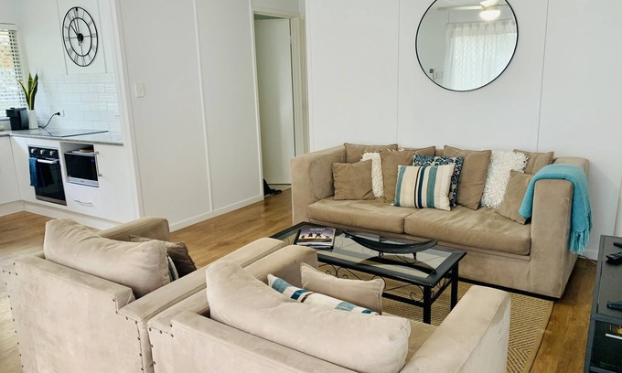 The Range Appartement | ‘The Range Retreat’ 2 brm unit near Mater, schools & gardens