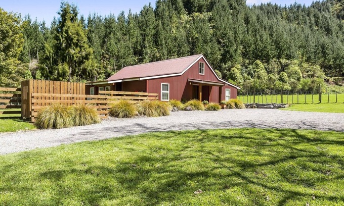 Lake Okareka Maison | The Red Barn - Lake Okareka Holiday Home