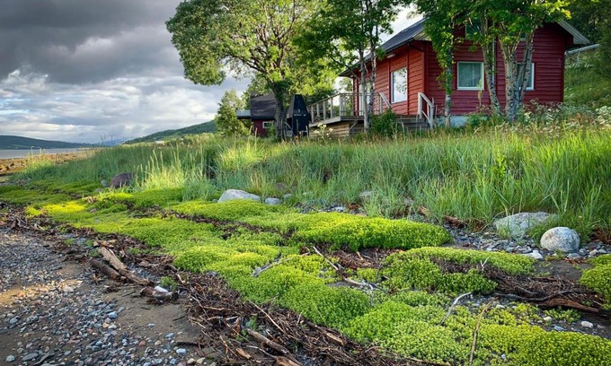 Laukeng Maison | The Red Fjordhouse