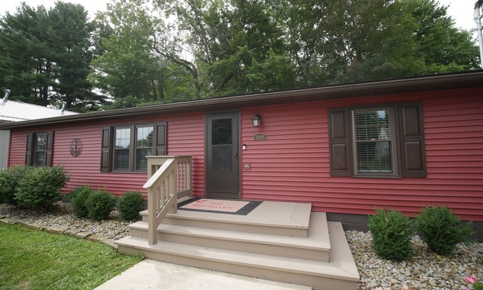 Conneaut Lake Maison | The Red Haven at Conneaut Lake