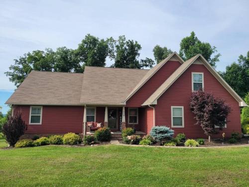 Cookeville Maison | The Red House on the Mountain Top
