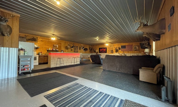 Wallingford Maison | The Red Lodge! Pet Friendly!