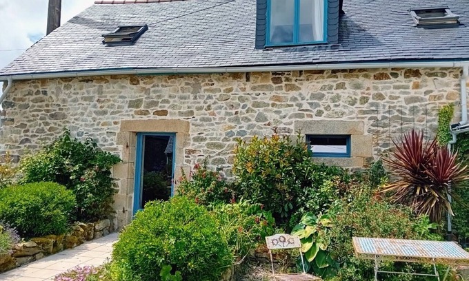Plomodiern Maison | The Red Squirrel - stable cottage with shared heated pool 10 mins from beach