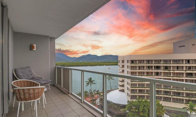 Cairns Central Business District Appartement | The Reef Pad, ideally located with a stellar view!