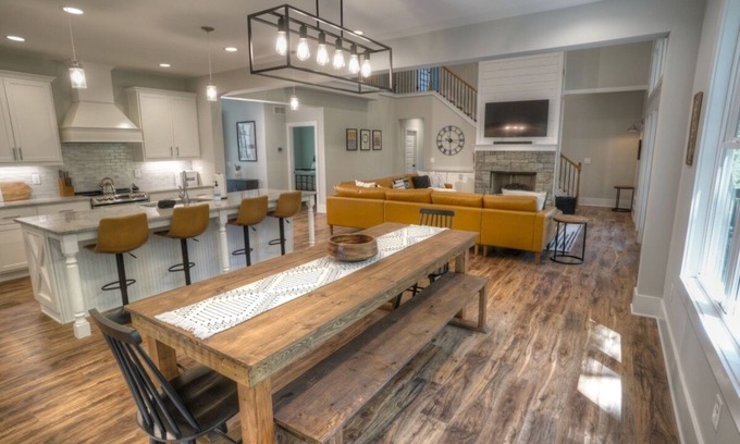 Clarkesville Maison | The Reserve | 5 BR Mtn Retreat w/ Outdoor Great Room, Mins From Helen and Sautee