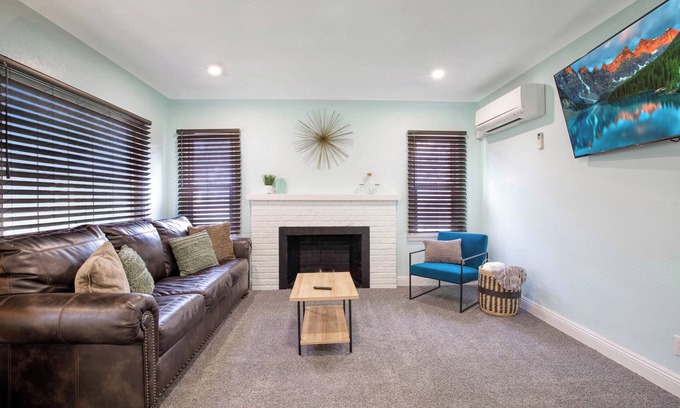 Twin Falls Maison | The Restful Retreat: King & Queen, large yard & covered deck, pet friendly!
