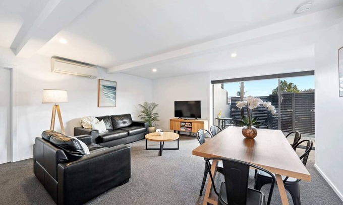 Warrane Appartement | "The Retreat" with car park 10 min to CBD/Airport