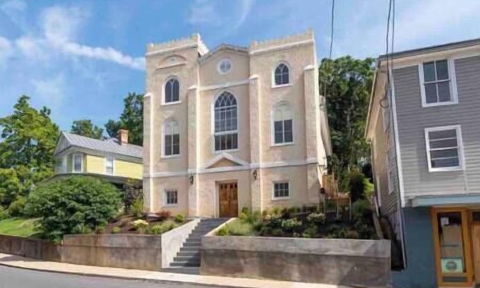 Staunton Maison | The Revival Room in The Sanctuary! Two Bed Oasis!