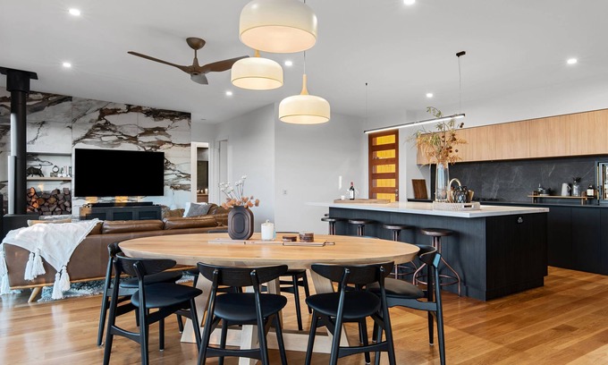 Booroobin Cabine | The Ridge at Maleny - The Deluxe Residence