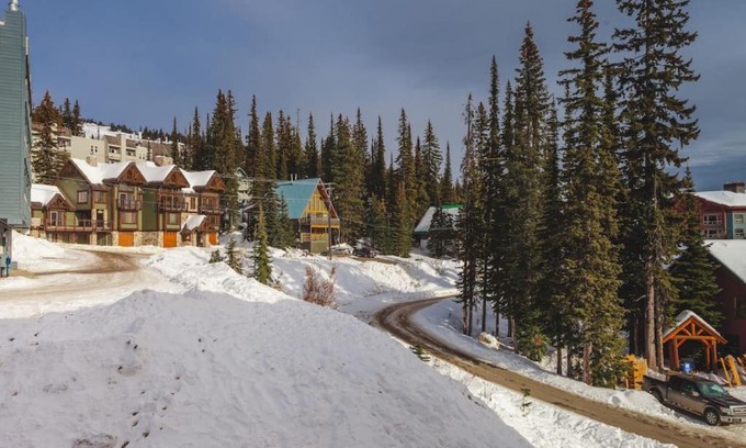 Big White Ski Resort Appartement | The Ridge Ski-In Ski-Out Condo with Free Parking