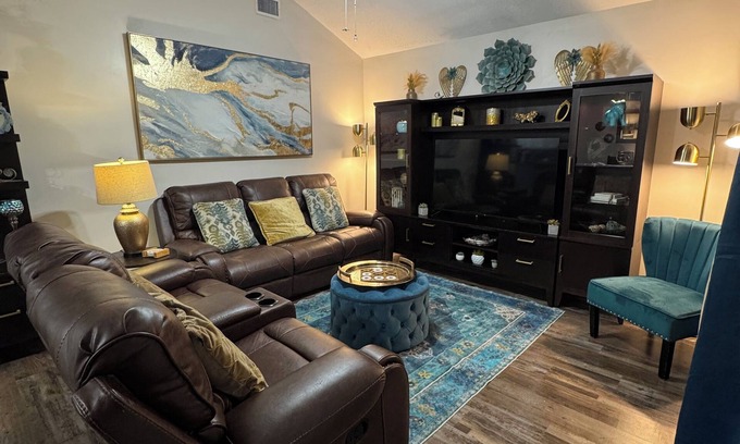 Myrtle Beach Maison | The Right End Retreat (10 Minutes to the Beach)