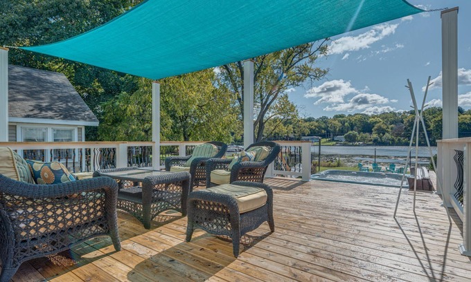 Algonquin Maison | The River House/Stunning Riverfront/Scenic Views/Water Sports/Steps to Marina