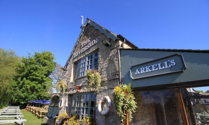 Lechlade Hôtel | The Riverside