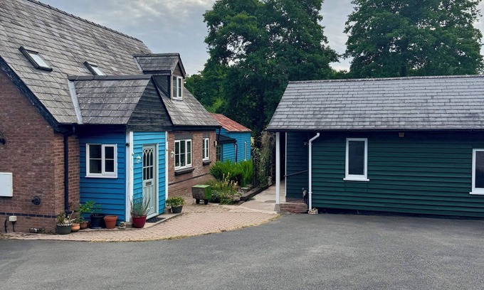 Kington Maison | The Robin, Arrowwood Self Catering Barn