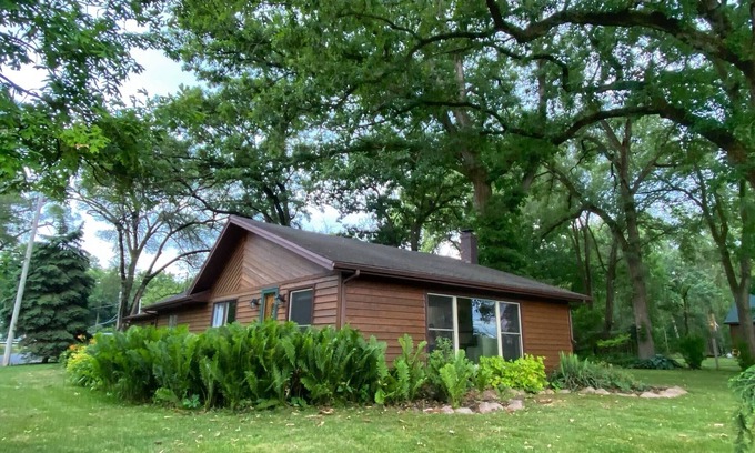 Holcomb Maison | The Rock River Cabin