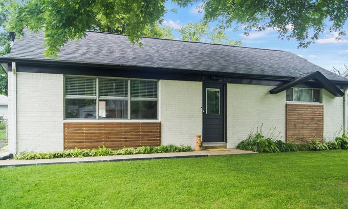 Greenfield Maison | The Rosie Roots - Cozy Pet Friendly House