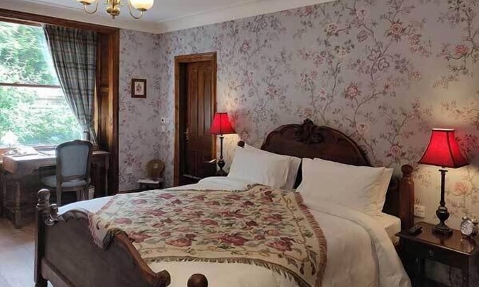 Invergarry Lit Et Petit-Déjeuner | The Rowanberry Suite is named after the Highlands distinctive Rowanberry trees.