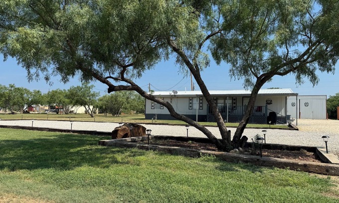 Voss Maison | The Runaway Place @ O.H. Ivie - 2 minutes from Elm Creek Marina and boat ramps.
