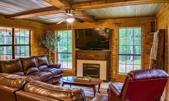 Oakland Cabine | The Sac Au Lait Chalet