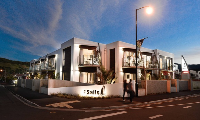 Nelson Maison | The Sails Nelson