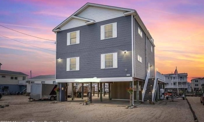 Tuckerton Beach Maison | The Salty Dog at Tuckerton Beach