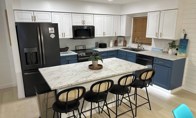 Port Orange Maison | The Salty Sandcastle/POOL/GAME ROOM/3 bedroom/3 miles to the beach