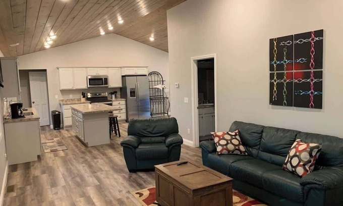 Ashtabula Maison | The Sansa Suite at Brants Apple Orchard