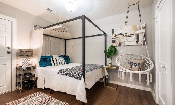 College Station Maison | Le studio SASSY ~ deux rues du Texas A & M Campus!