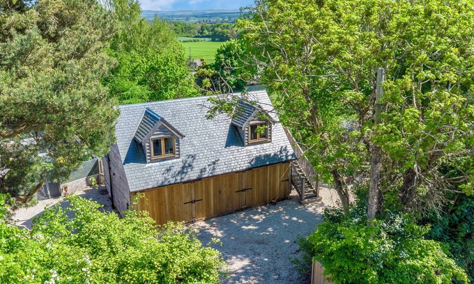 Penicuik Chalet De Ski | The Scottish Summer Chalet